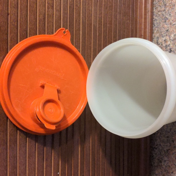 Vintage Tupperware Handolier Container 48 ounces - Picture 6 of 8